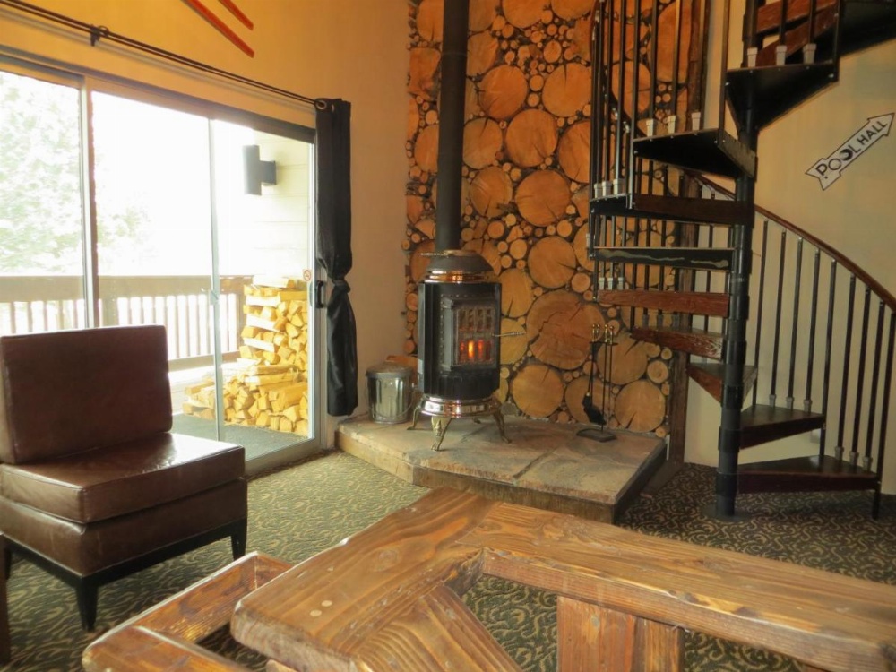 The Mammoth Creek Inn Image 6